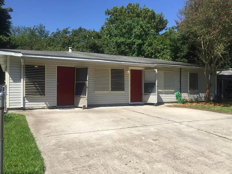 4 bed, 1.0 bath, 1400 sqft, $1,495 — Photo 2