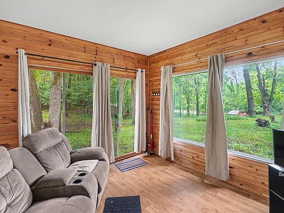 3rd image of 539 E Buchanan Rd