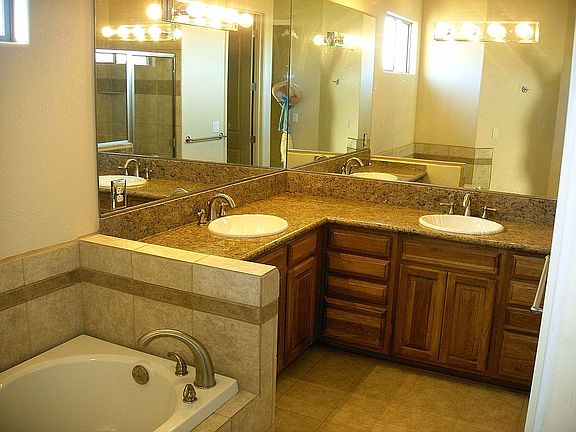Luxurious master bath with spacious shower and jacuzzi