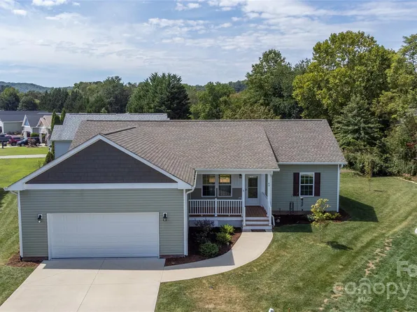 49 Tranquil Ct, Hendersonville, NC 28739