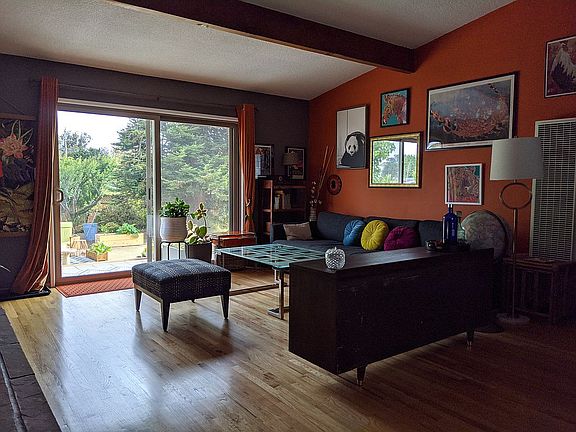 3rd image of 610 Manzanita Dr