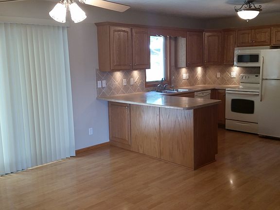 Large Eat-in Kitchen