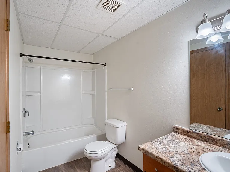 Fargo, ND Bella Vista Apartments | Bathroom