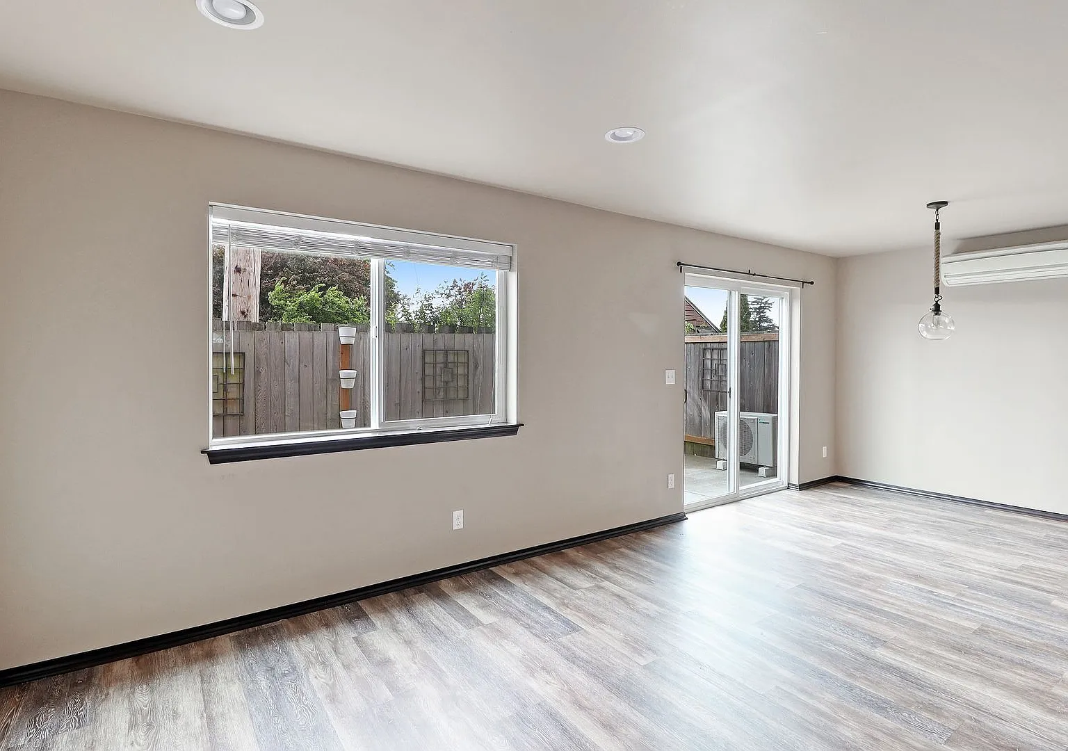 3 Bed 2.5 Bath Townhome - A/C - Pet Friendly - NAS Whidbey — Photo 4