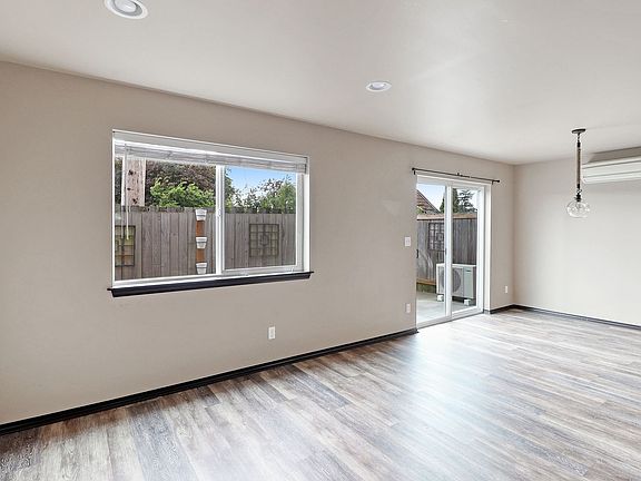 4th image of 45 NE Melrose Dr