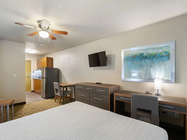 Pacific Inn Apartments — Photo 17