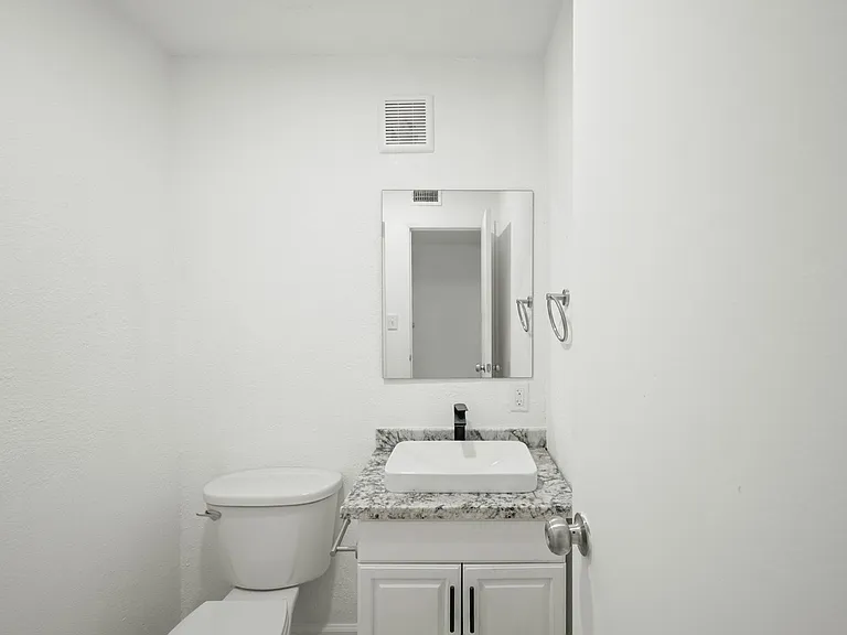 928 Ferry Rd #102 — Photo 9