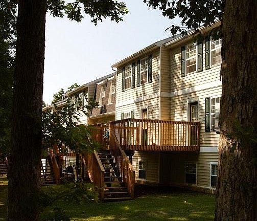 5th image of 401 Oakwood Ave