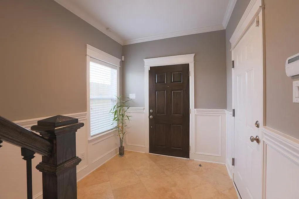 Foyer. - 619D Rutland St