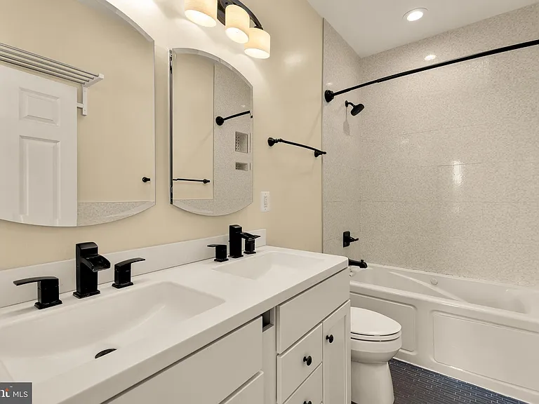 1609 Levis St NE — Photo 49