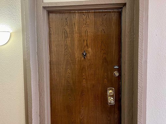 2nd image of 424 N Palm Dr Unit 303