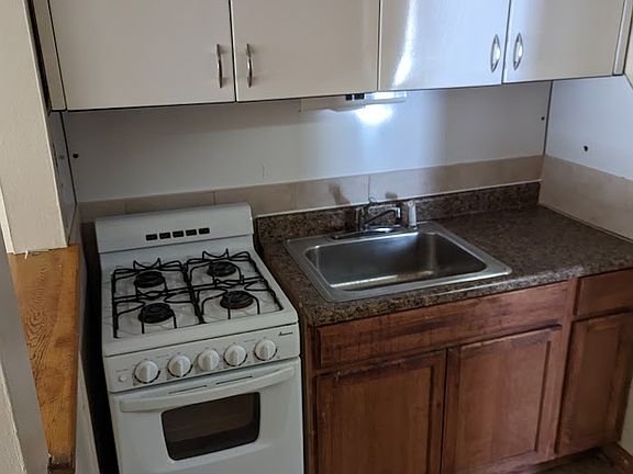 4th image of 2820 W Kilbourn Ave #101