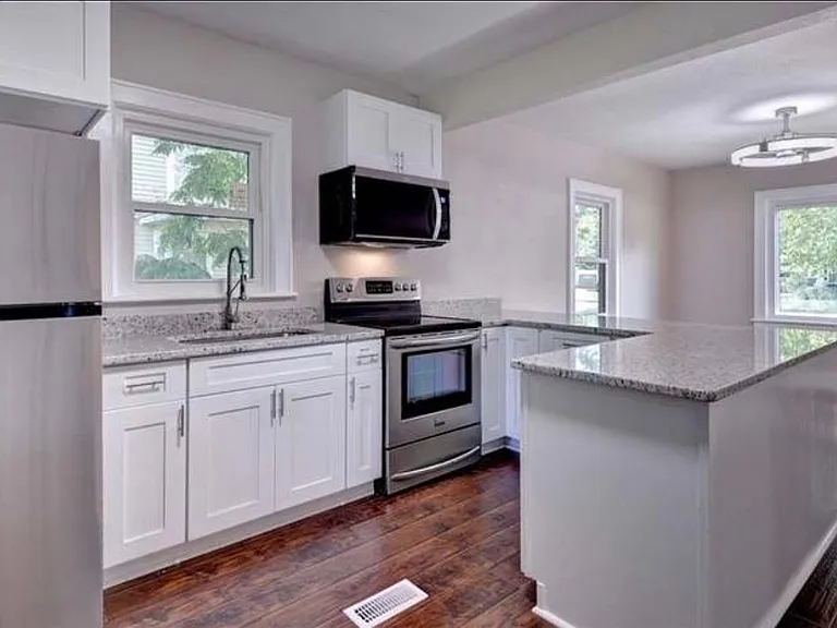 255 Lasalle Ave — Photo 12