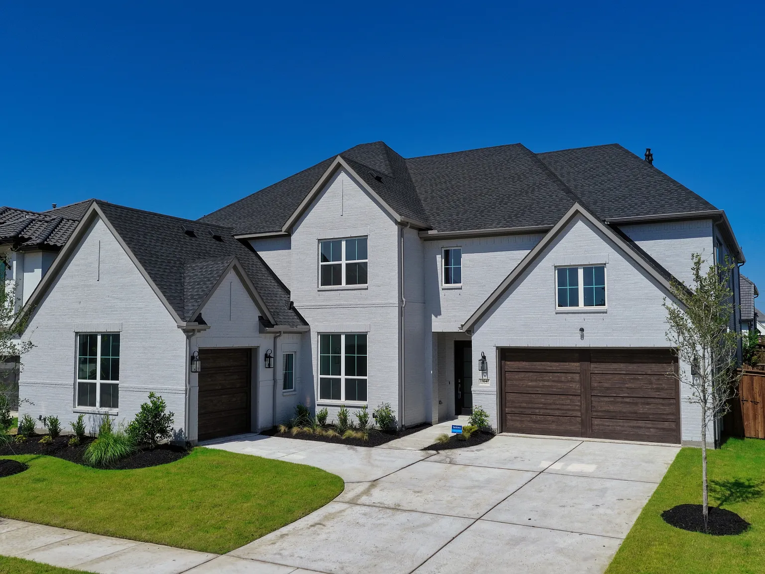 6 bed, 4989 sqft, $5,750 — Photo 1