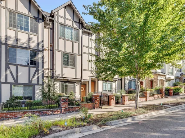 28510 SW Dundee Ln, Wilsonville, OR 97070