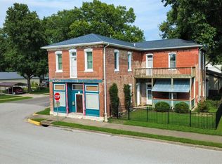 302 S Main St, Trenton, IL 62293