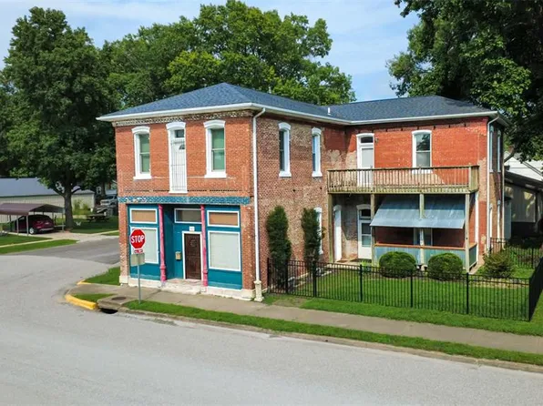 302 S Main St, Trenton, IL 62293