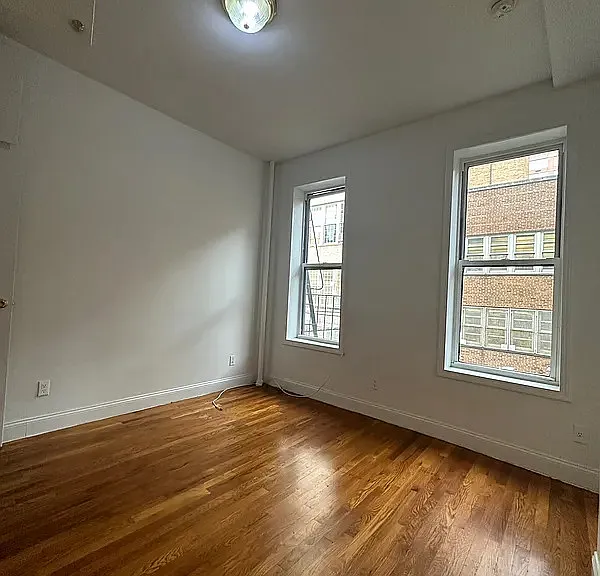 219 E 32nd St #2C — Photo 3