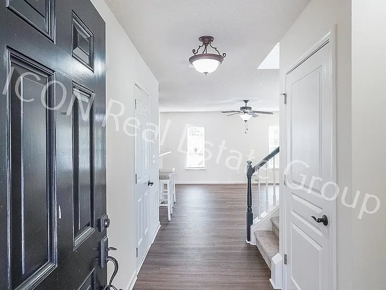 467 Colonial Walk — Photo 4