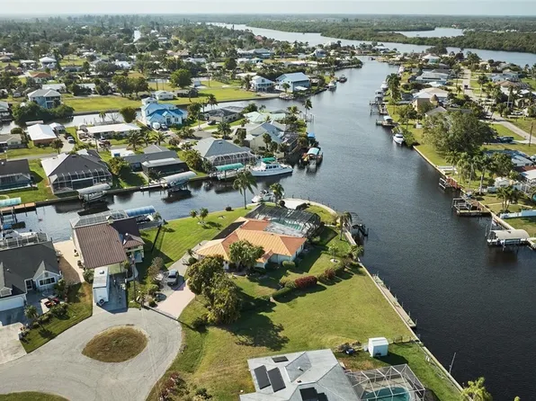 2113 W Tobago Cir, Fort Myers, FL 33905