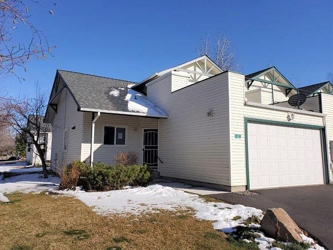 End unit townhouse with attached garage and upper