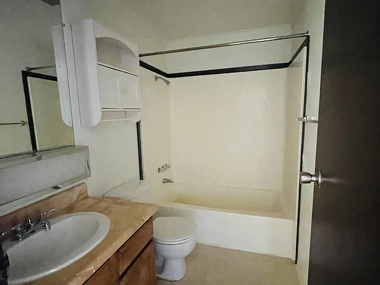 852 Dodge Ln — Photo 6