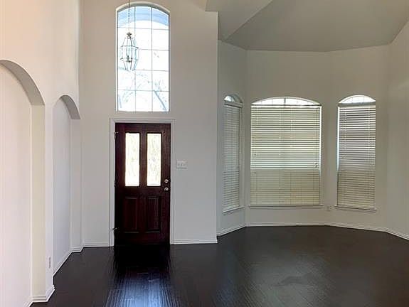 2nd image of 524 Twin Knoll Dr
