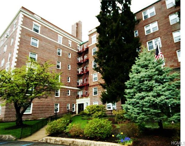 1st image of 300 S Broadway APT 4B