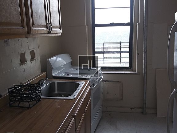 2nd image of 12010 Rockaway Beach Blvd APT 202