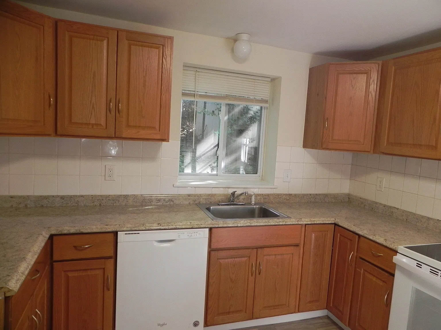 2 bed, 820 sqft, $2,600 — Photo 3
