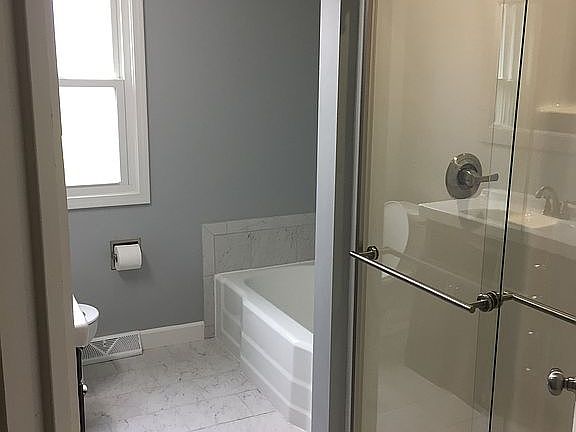 4th image of 620 Valley View Dr