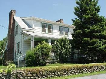 1st image of 137 Grand St