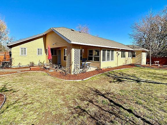 5th image of 2324 Black Oak Way