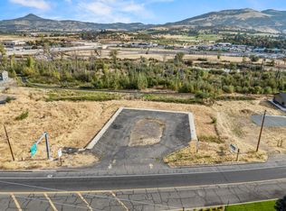 510 N Main St, Phoenix, OR 97535