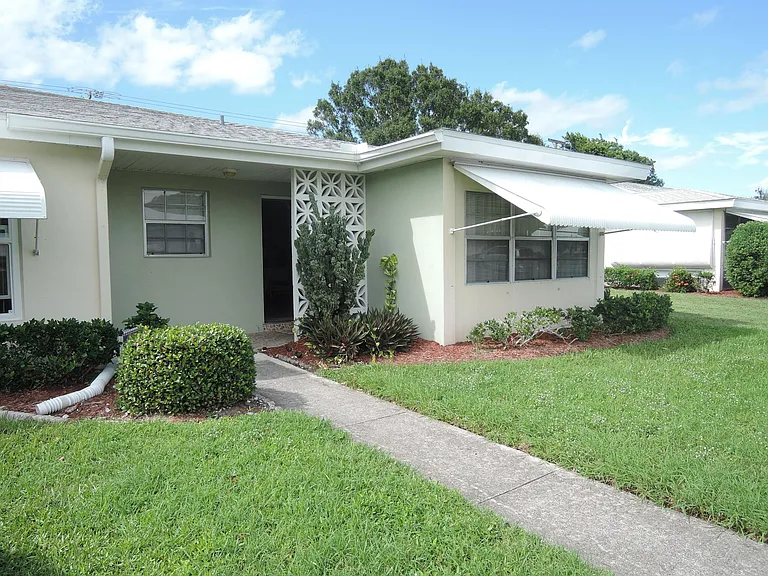 115 Lakes End Dr #D — Photo 2