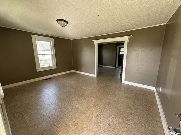 5th image of 403 Anderson St