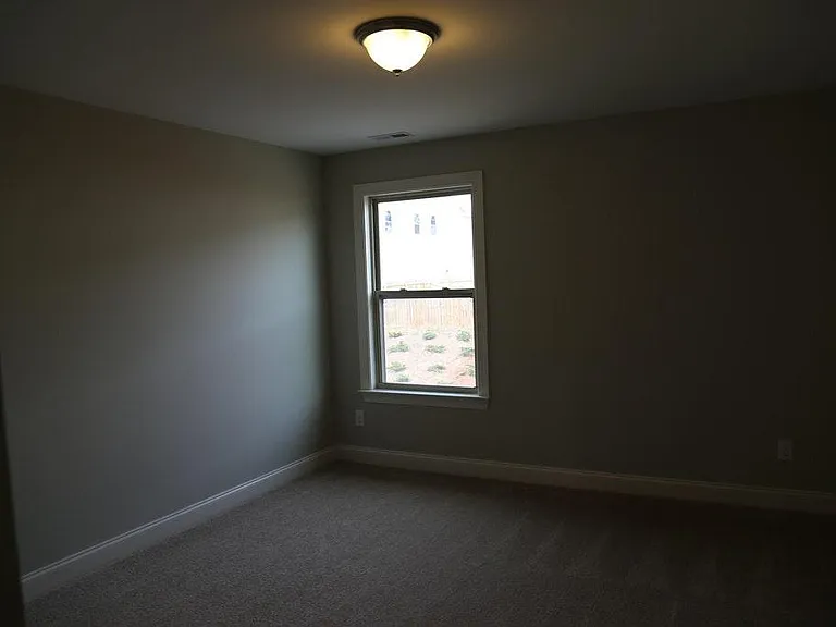 836 Poplar St — Photo 24