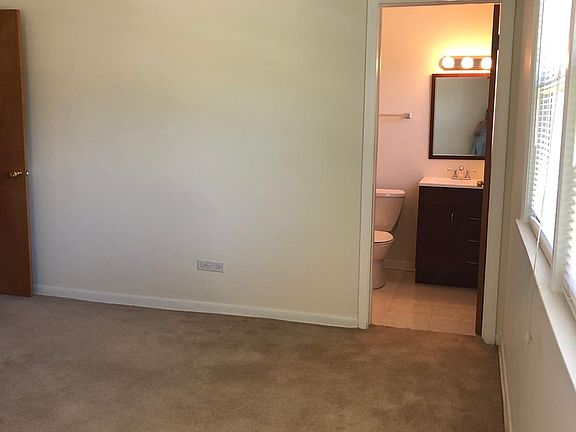 3rd image of 162 E Elmhurst Ave #2A