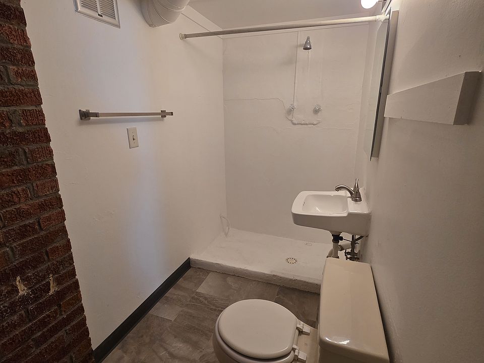 1st image of 4907 Lowell Ave APT 3