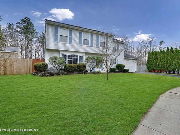 4th image of 304 Shoshone Ct