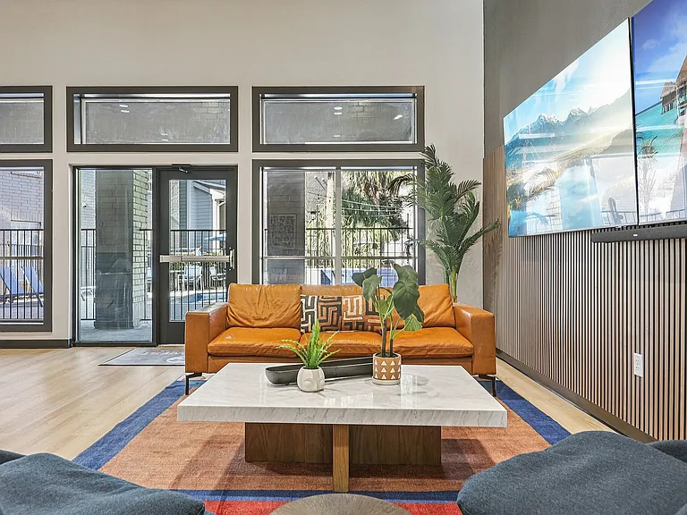 10-web-or-mls-West Ave Clubhouse-1601-910
