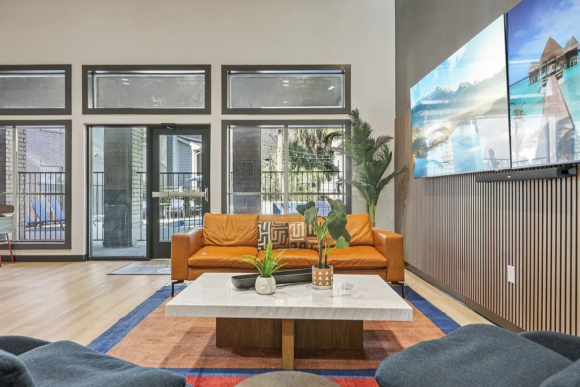 10-web-or-mls-West Ave Clubhouse-1601-910