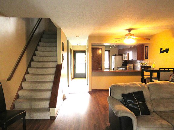2nd image of 3211 Parkview Cir