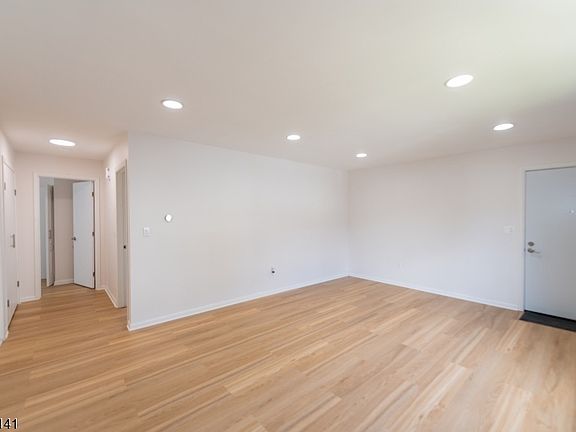 4th image of 37 Spencer Pl #2