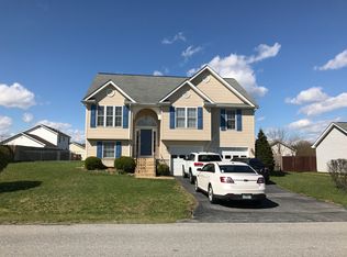 66 Briar Run Dr, Ranson, WV 25438