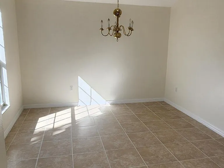 1807 Edith St NE — Photo 3