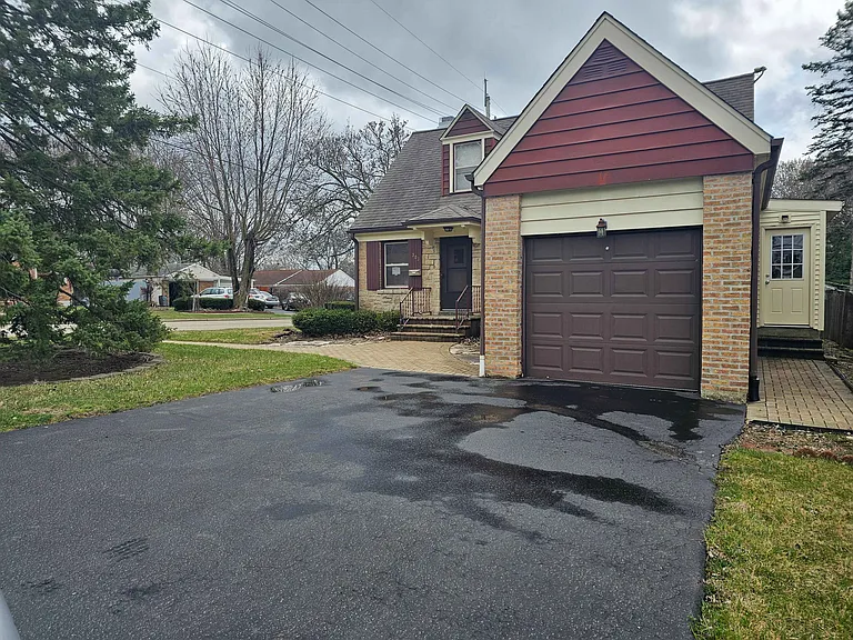 303 W Hawley St — Photo 7