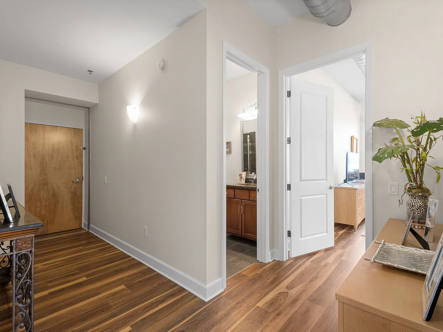 2 bed, 1947 sqft, $4,200 — Photo 3