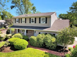 18 Daisy Ct, Nanuet, NY 10954