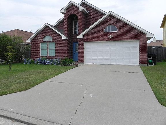 Another view of this home with good sized front yard